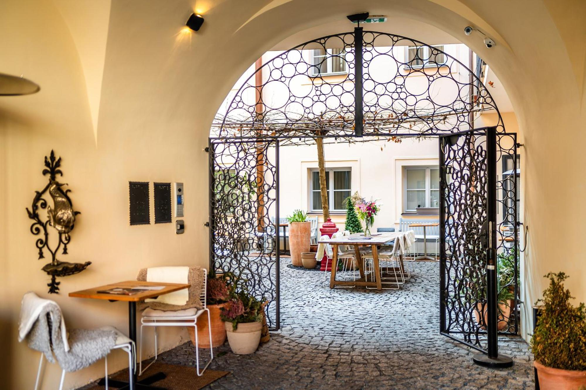 Old Royal Post Boutique & Premium 5* Prag